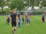 Laatste training S.K.N.W.K. JO7-1 van seizoen 2022-2023 (partijtje tegen de ouders) (14/130)